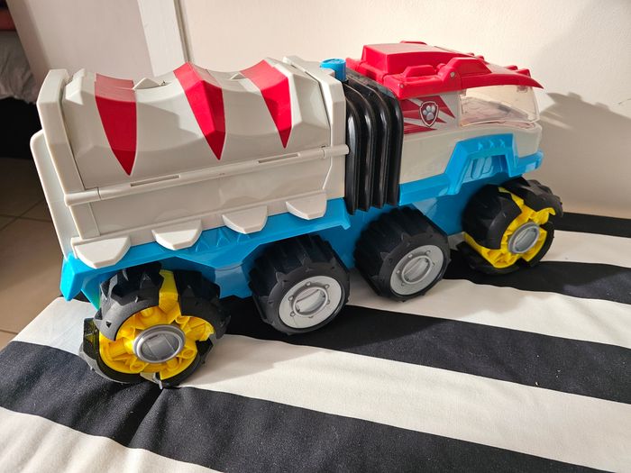 Grand camion dino pat patrouille