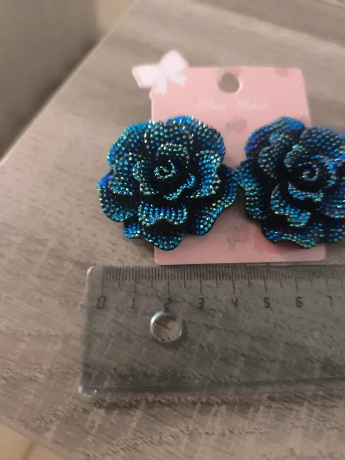 Jolies boucles d'oreilles irisées - photo numéro 5