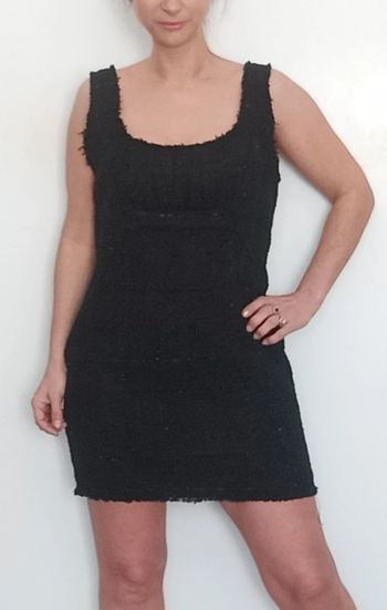 Robe d'hiver poilu pailletée décolleté carré chic taille 42