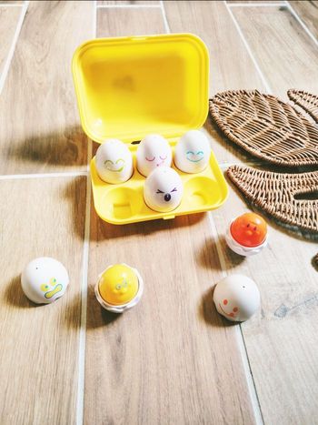 🐣Jeu d'éveil sensoriel -Boîte à œufs en plastique avec poussins sonore  - marque Tomy - 