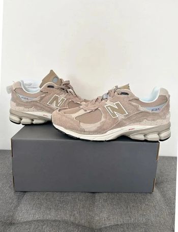 New balance 2002R