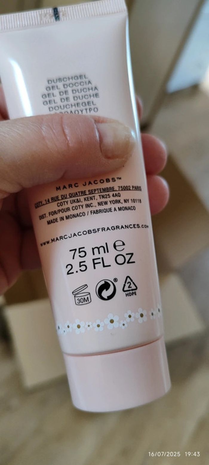 Marc Jacobs Eau So Fresh Bubbly Shower Gel/ gel douche moussant 75 ml - photo numéro 5