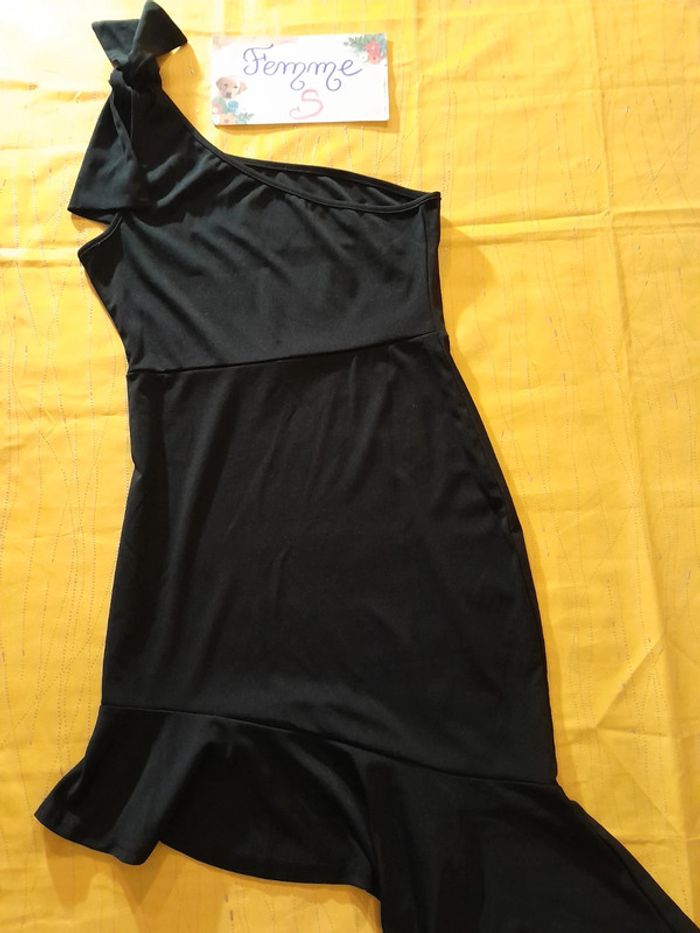 Robe noire 36/38 une manche sexy - photo numéro 5