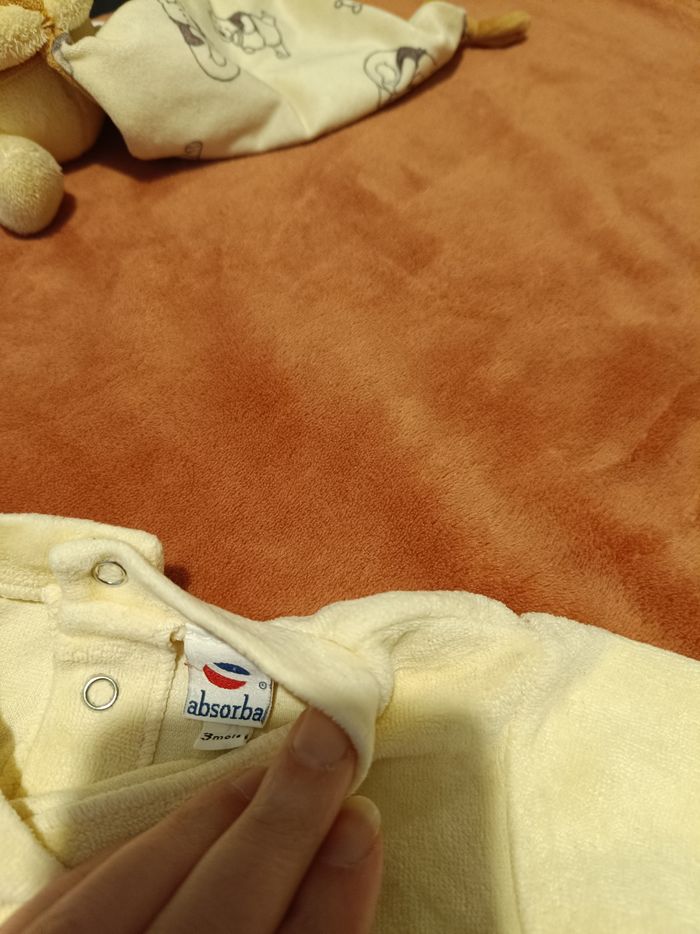 Pyjama bébé fille 3 mois Absorba velours jaune chaud et doux - photo numéro 3