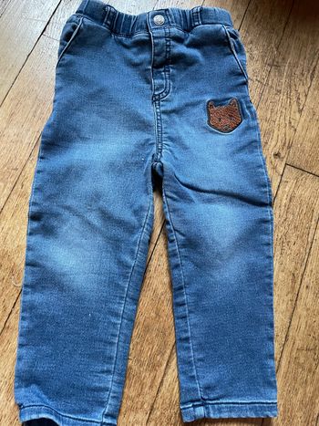 Bleu jean avec ourson en très bon état