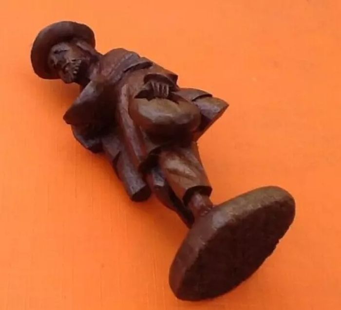 Sculpture Statuette bois sculpté Le voyageur - photo numéro 6