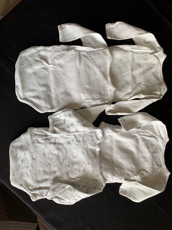 Lot 4 bodies blancs 1 mois