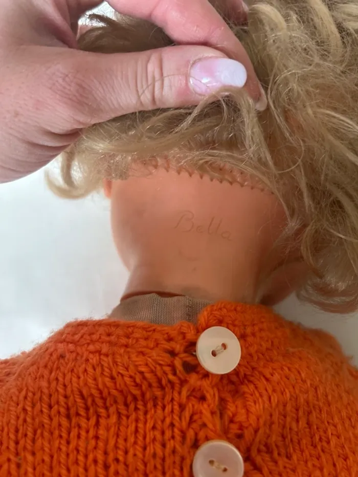 Grand poupon Bella vintage avec tenue tricotée - photo numéro 3