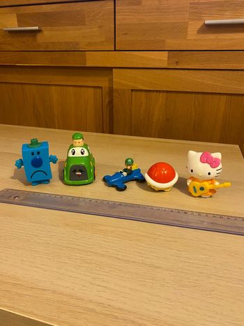 Lot jouets figurines Nintendo Mario luigi carapace hello Kitty