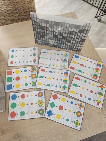 Jeux plastifiés et scratchés façon montessori