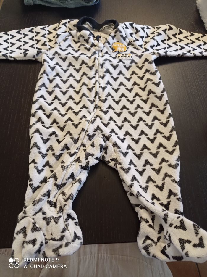 Lot de 3 Pyjama 3 mois garçon très bon état - photo numéro 3