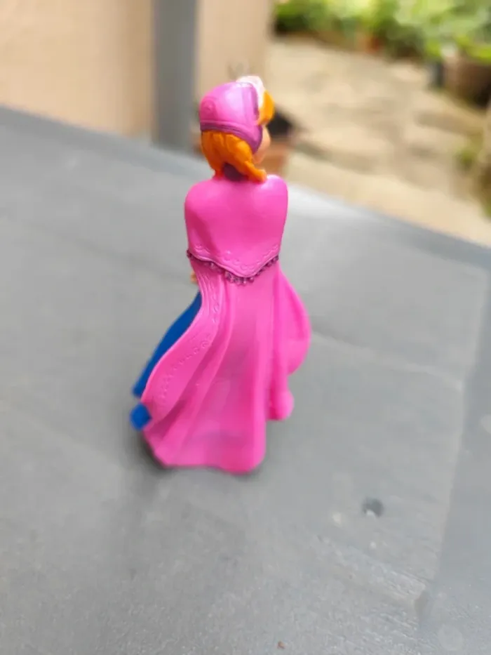 Figurine Anna Reine des neiges - photo numéro 3