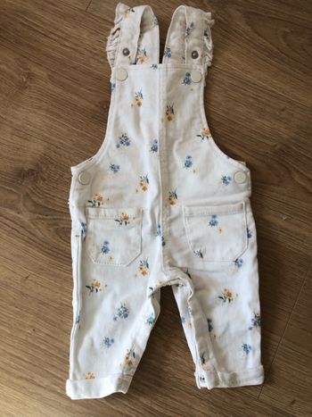 Salopette en jean à fleurs