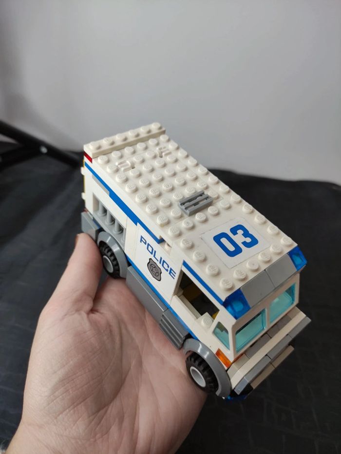 Fourgon de police LEGO - photo numéro 3
