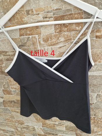 1 t-shirt noir  à bretelle taille 4 marque cache cache