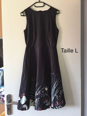Robe noire à motifs taille L