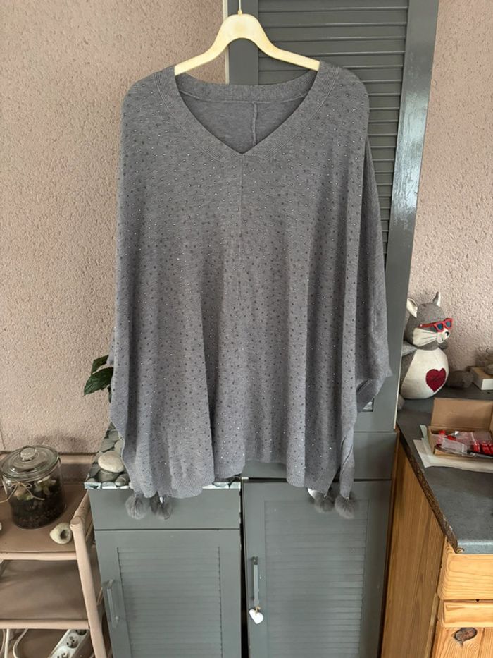 pull cape avec strass et pompons - photo numéro 2
