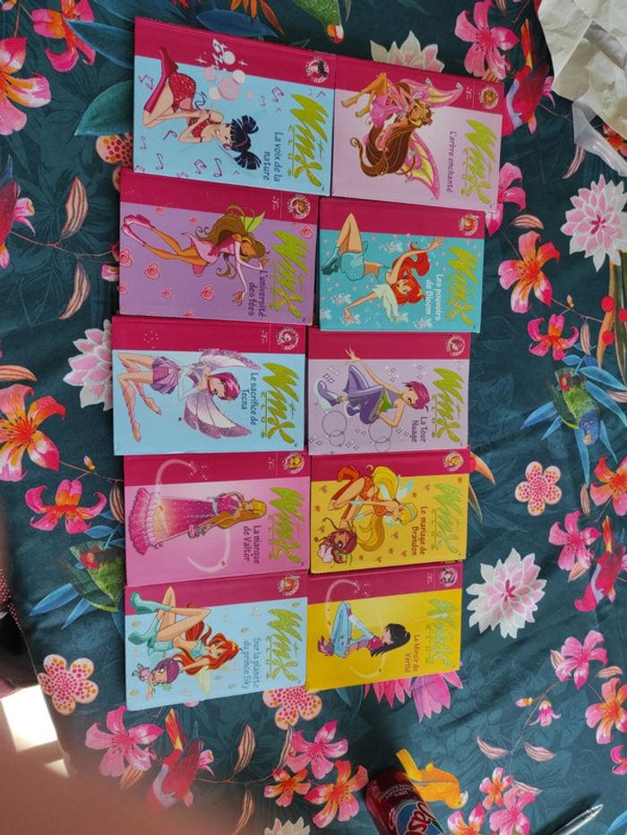 Lot de 10 livres winx