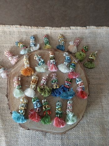 Lot de 25 pompons multicolore guipure