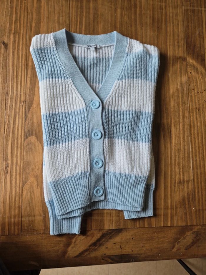 Gilet col V à boutons - photo numéro 2