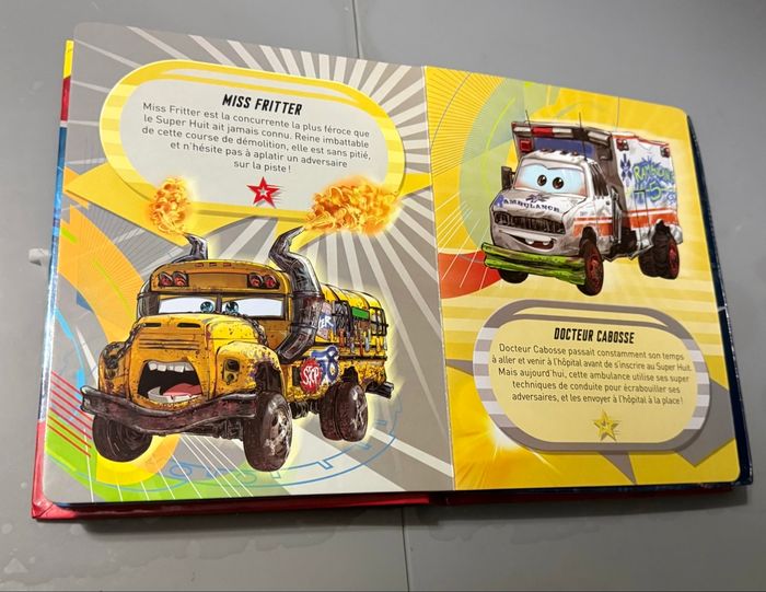 Livre illustré  Cars de Disney « Comptines et figurines » avec figurines - photo numéro 8