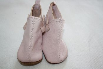 Chaussons pré-marche en cuir de coloris rose pâle - taille 18/19