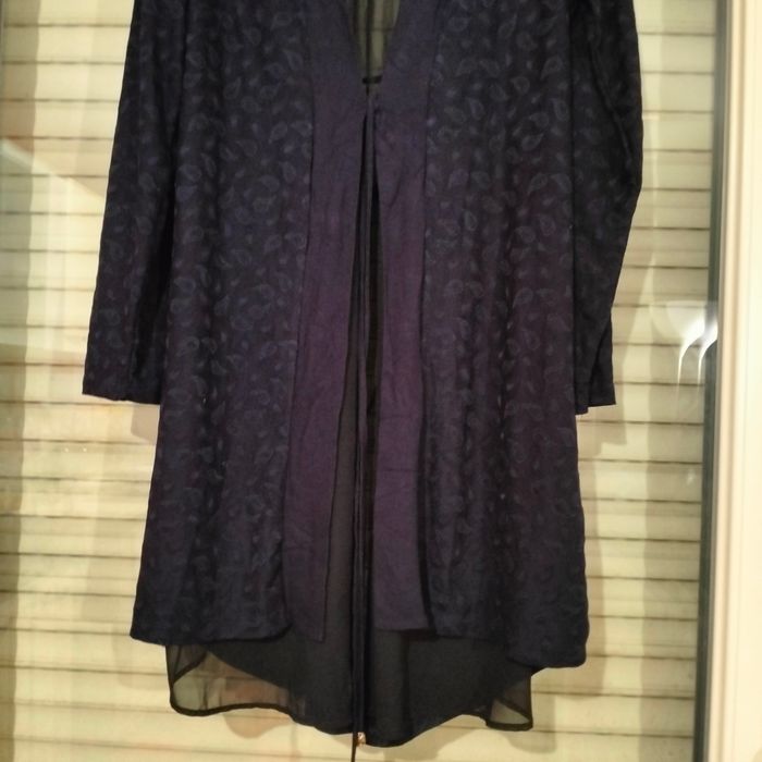 Gilet avec des détails de dentelle en très bon état - photo numéro 4