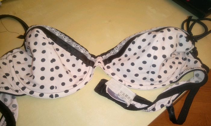Soutien gorge à pois - photo numéro 2