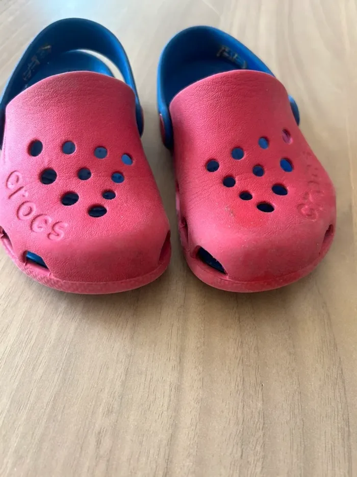 Crocs rouge et bleu pointure C8 - photo numéro 9