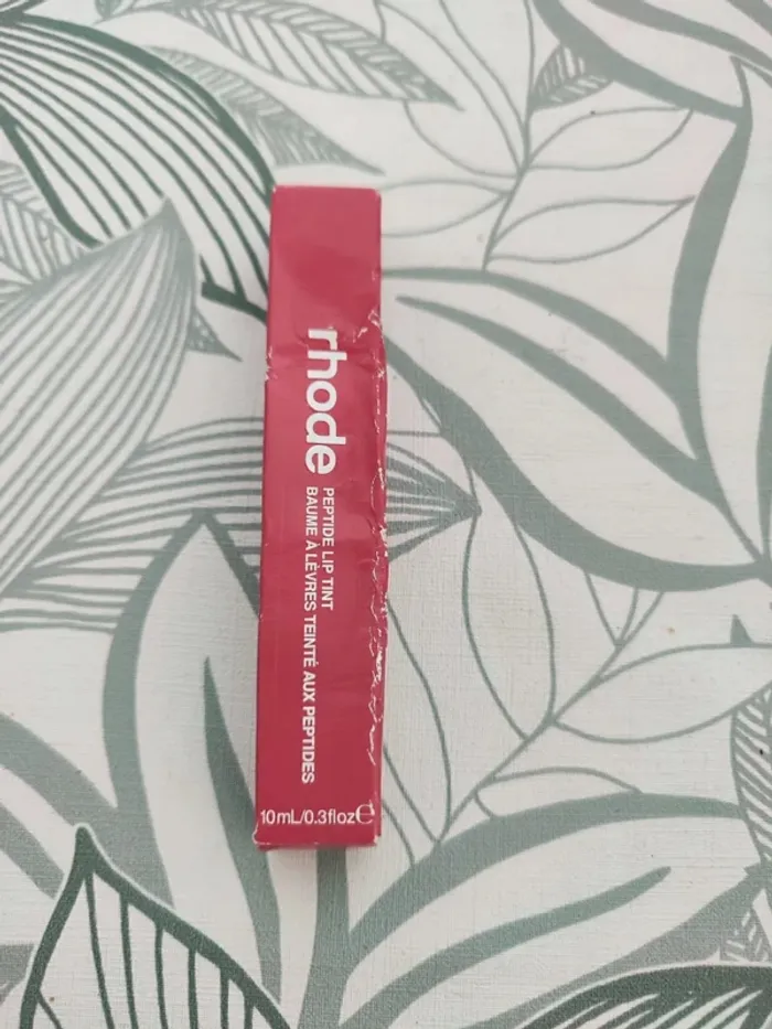 Rhode baume à lèvres teinté aux peptides 10ml valeur  24€  à utiliser 12 mois après ouverture
