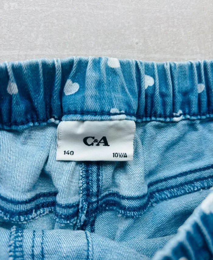 Magnifique short en jeans cœur C&A fille 10 ans neuf - photo numéro 3