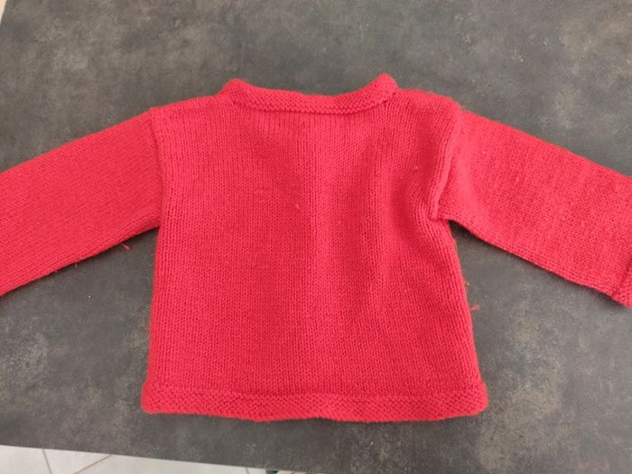 9 mois. 1.50 euro le lot de 2 gilets. Tbe - photo numéro 7