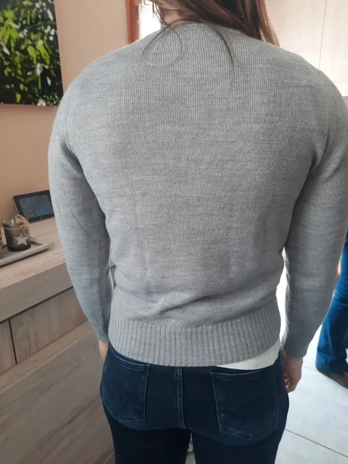 Pull gris - photo numéro 2