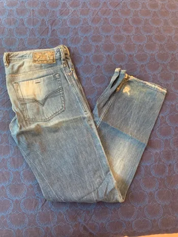 Jean Diesel coupe droite taille 33