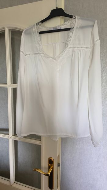 Blouse légère avec dentelle
