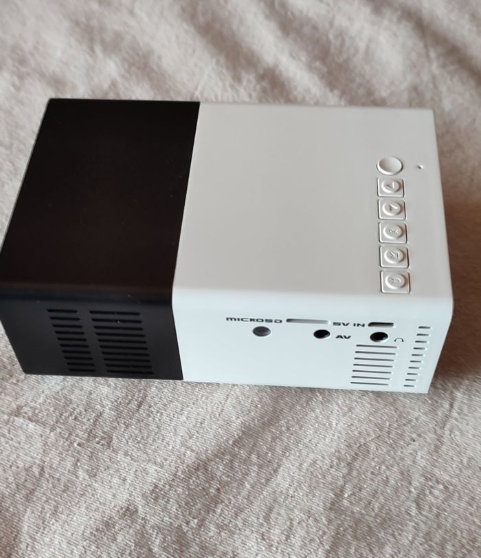Mini vidéoprojecteur led - photo numéro 2