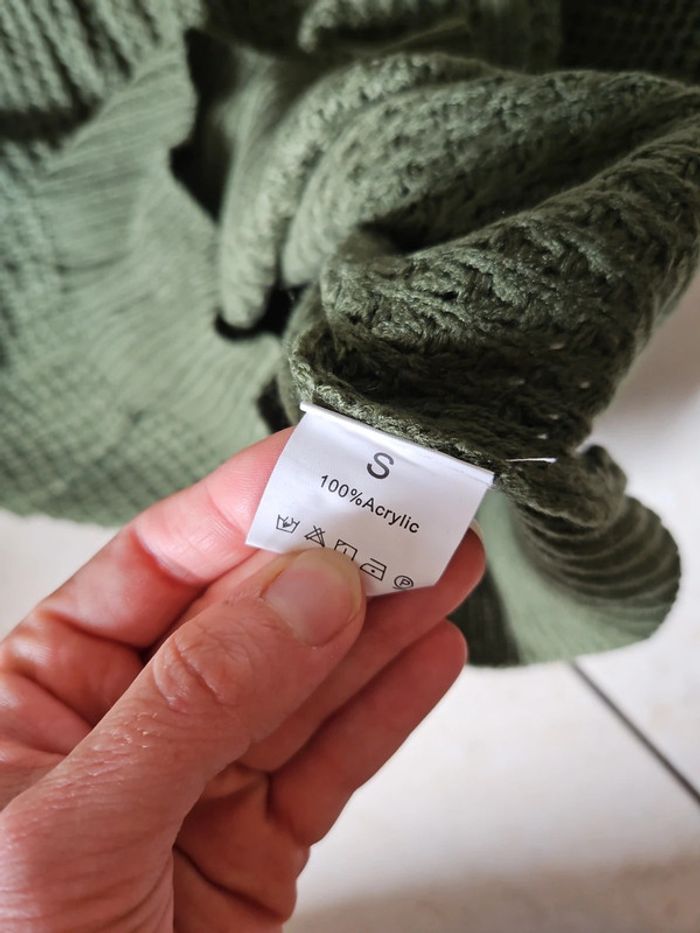 Pull vert kaki neuf taille s - photo numéro 2