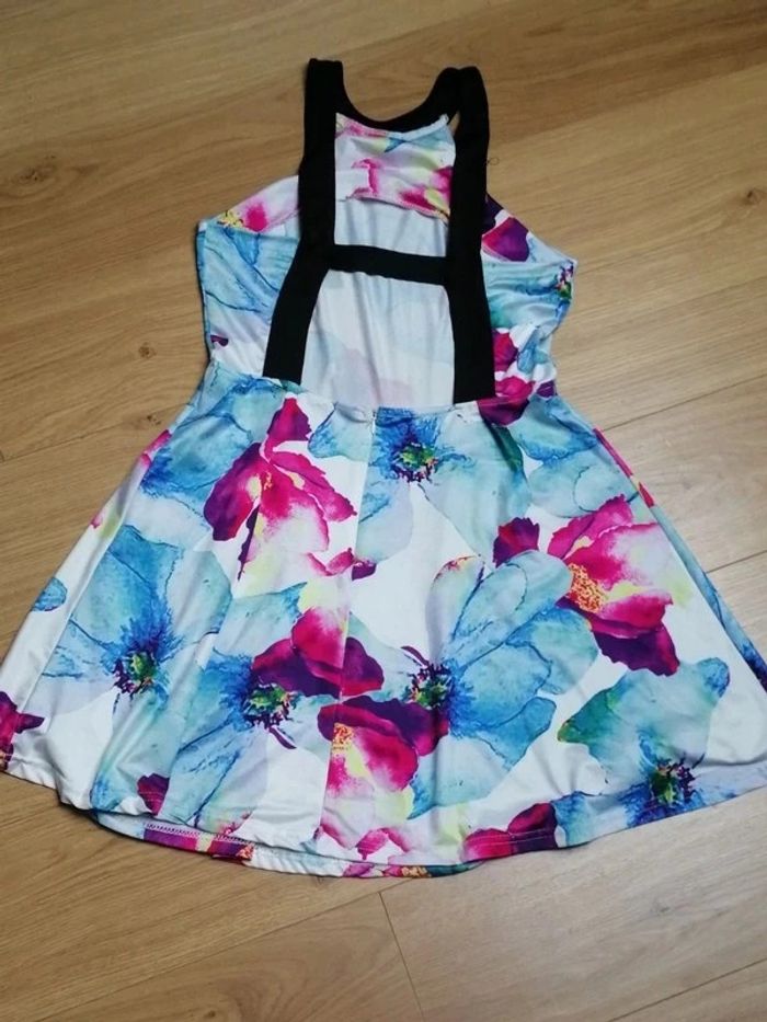 Robe légère fleuri dos nu - photo numéro 2