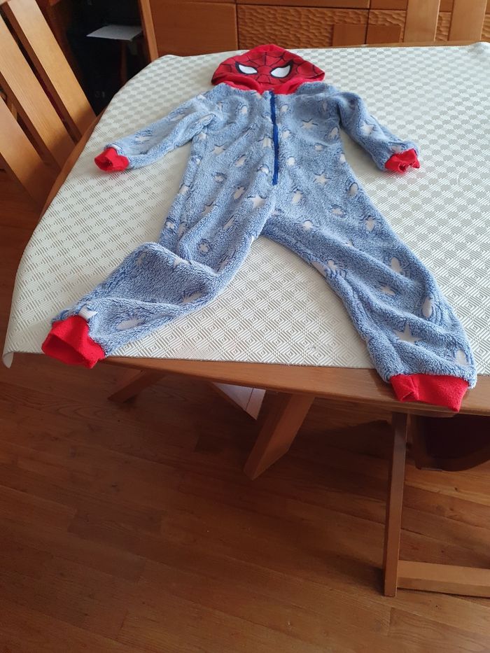 Pyjama une pièce sans pieds 5/6 polaire SPIDERMAN comme neuf - photo numéro 1