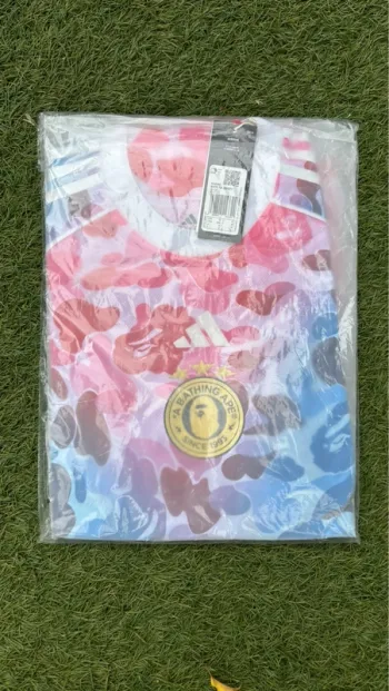 Maillot de foot Jersey T-Shirt avec graphique Slim adidas Originals x BAPE Football pour homme