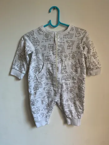 Combinaison blanche imprimée animaux – Baby – 6 mois