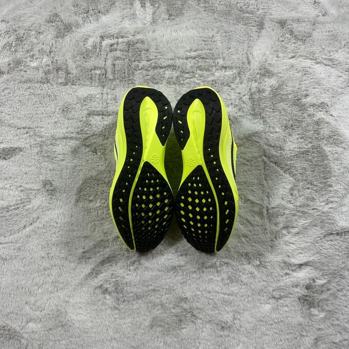 Nike Air Zoom Pegasus 41 « Volt Black-Barely » pointure 38.5 - photo numéro 13