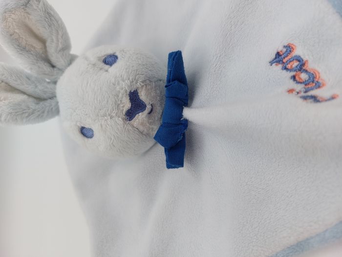Doudou plat lapin bleu PICOT blanc nœud bleu 4 nouettes - photo numéro 2