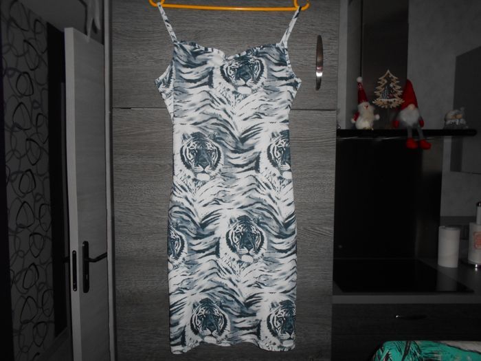 Robe (Jennyfer), taille: M (correspond à du 38), neuve