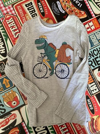 TEE shirt longues manches 8 ans