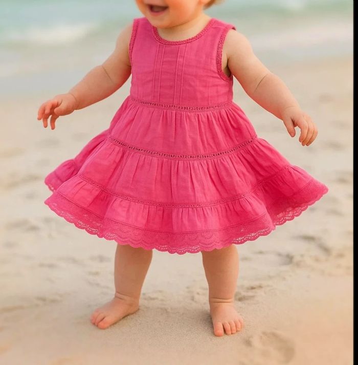 Très belle robe à volant et dentelle rose taille 12 mois