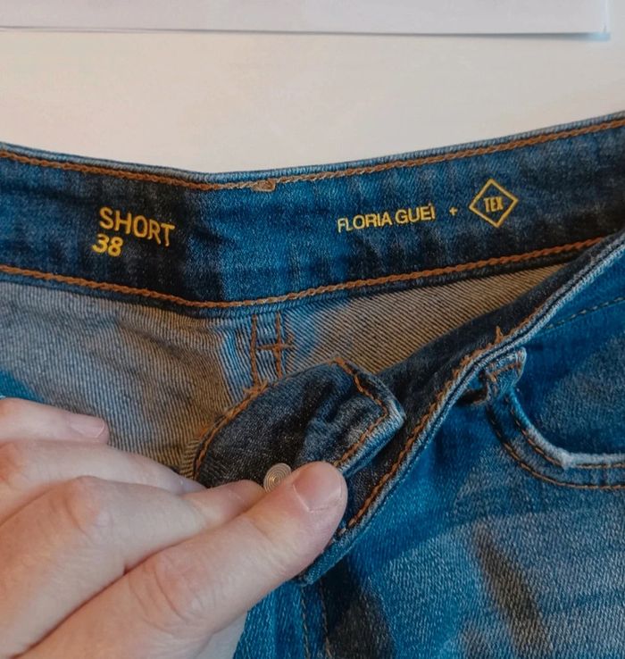 Short en jean taille M en très bon état - photo numéro 3