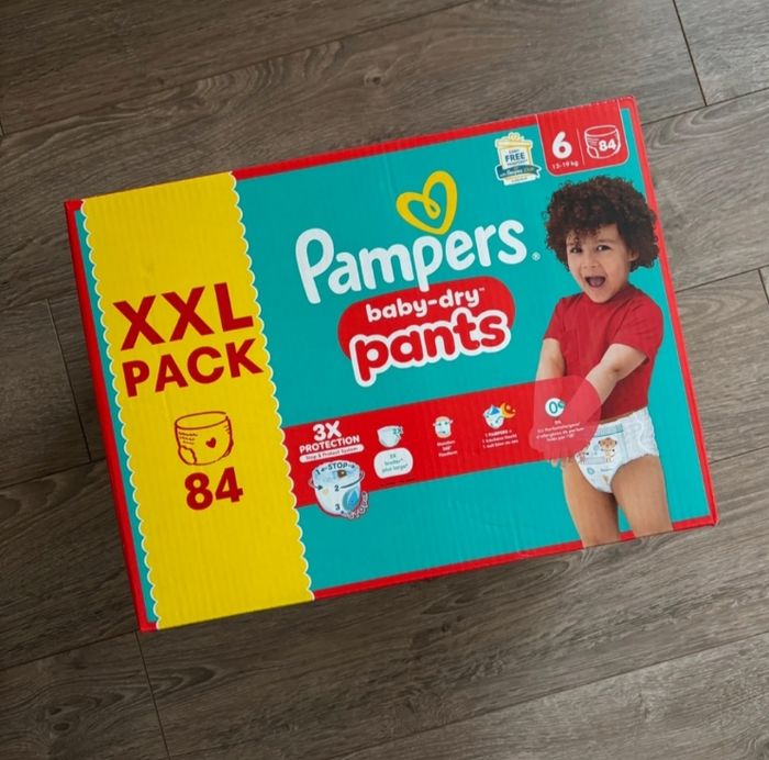 Couches Pampers baby dry pants pack

XXL taille 6 84 couches neuf