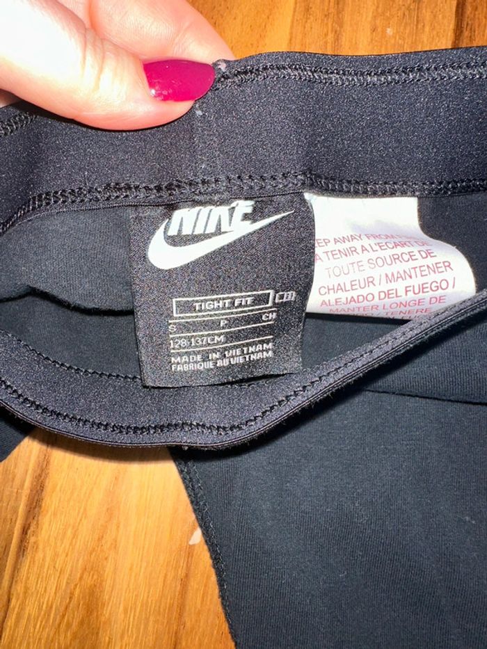 Legging Nike taille 8 ans - photo numéro 4