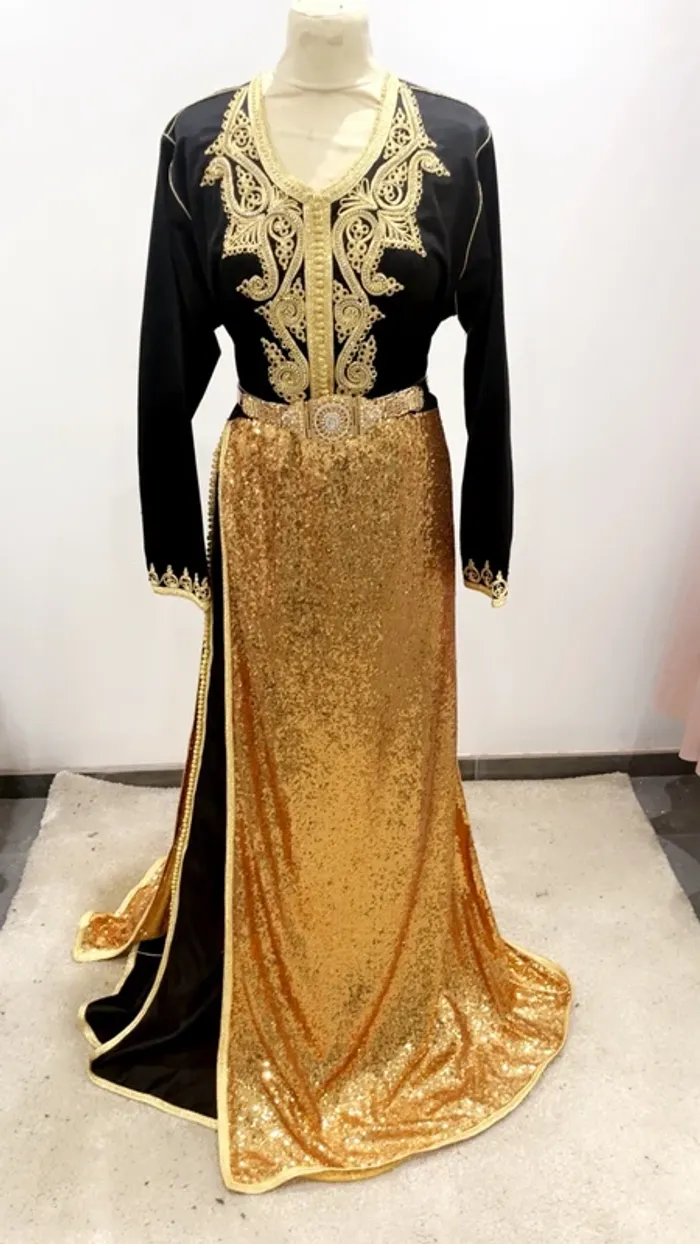 Joli caftan brodé - photo numéro 3
